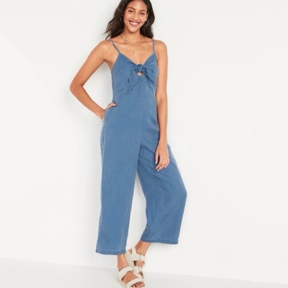 Old Navy Denim Jumpsuit Women’s Size Medium Outfit